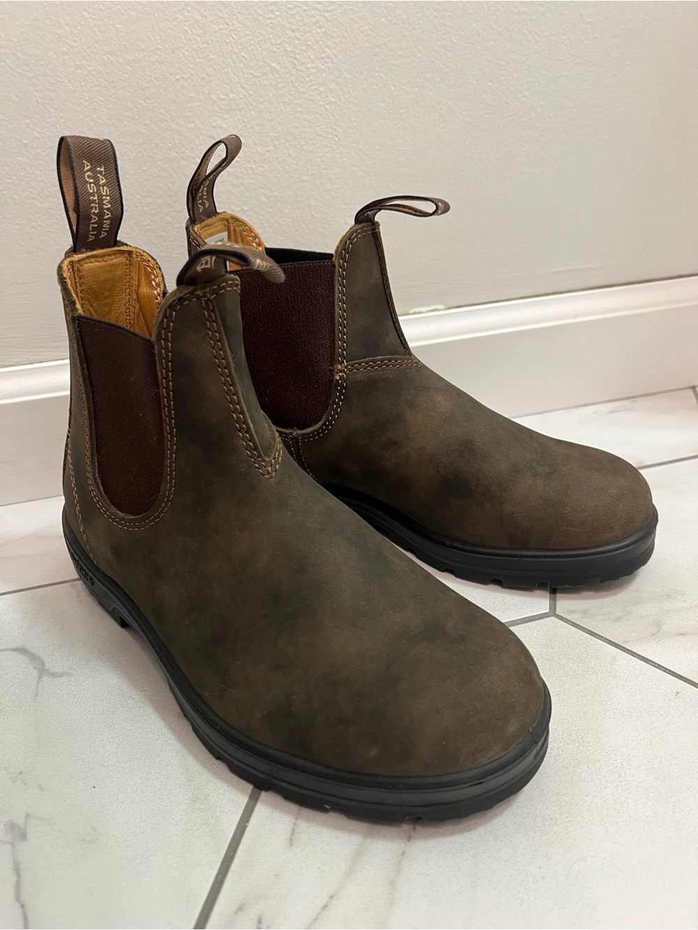 Blundstone 585 Rustic Brown Premium Leather Chelsea Boots Size 7.5 Womens